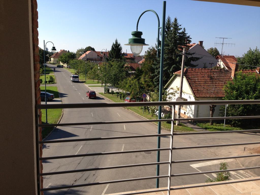 Lovagvar Apartments Гюла Екстериор снимка