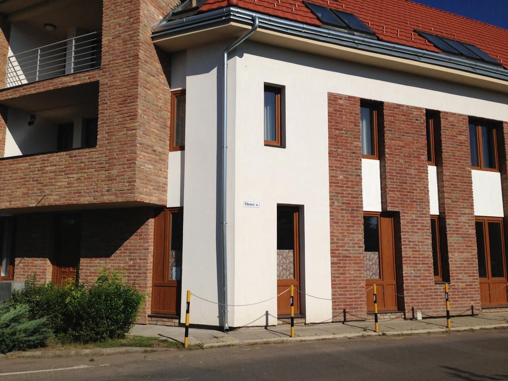Lovagvar Apartments Гюла Екстериор снимка