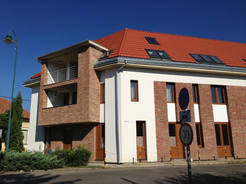 Lovagvar Apartments Гюла Екстериор снимка