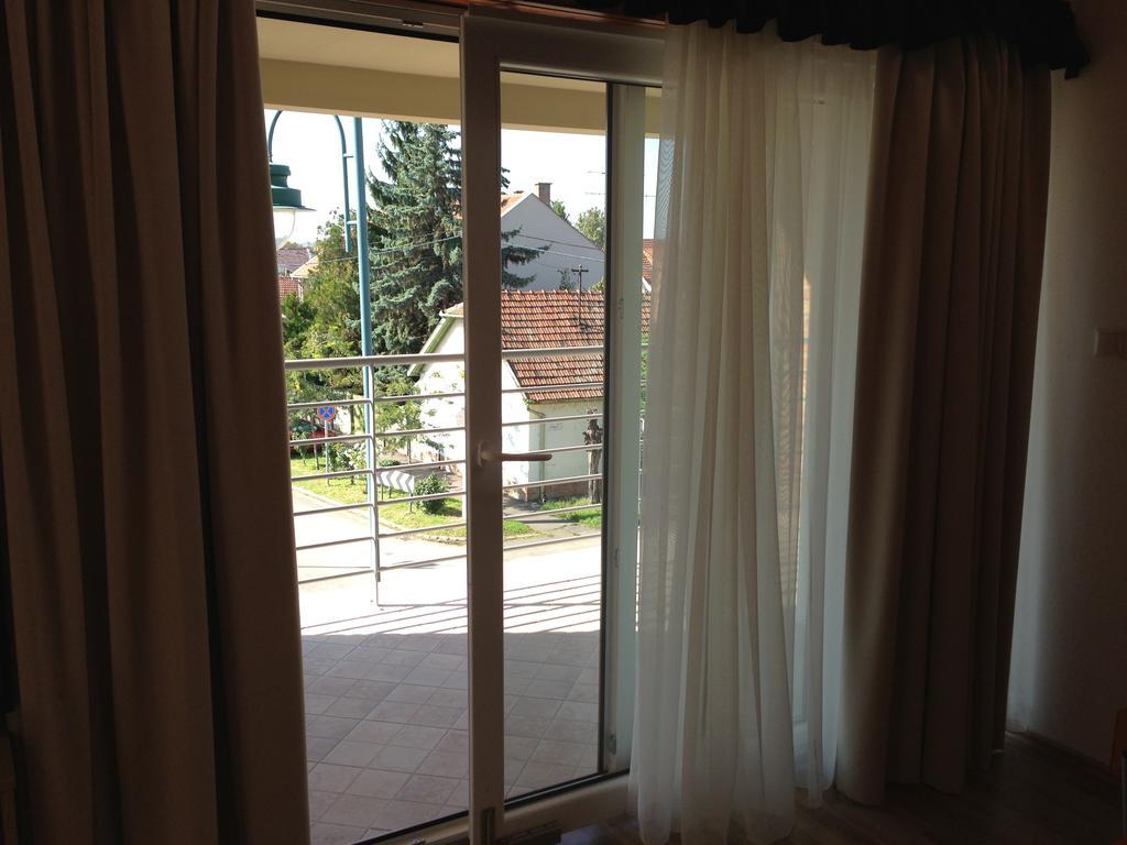 Lovagvar Apartments Гюла Екстериор снимка